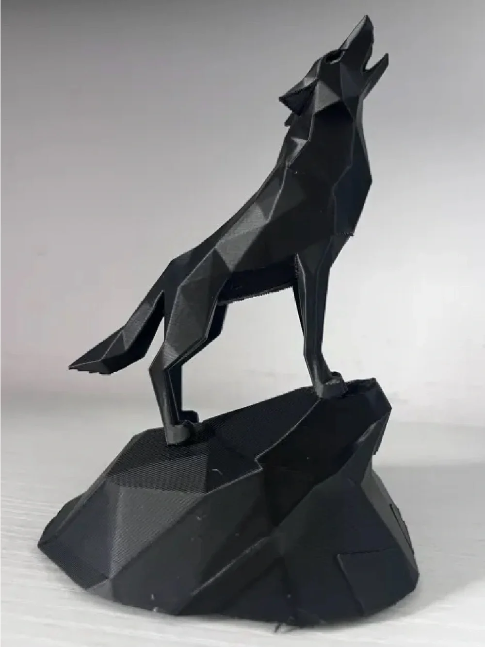 Black Geometric Wolf Dog Figurine - Decorative Pet-Themed Ornament